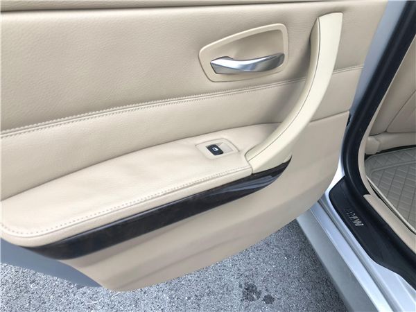 09年的宝马320i,老款宝马320i