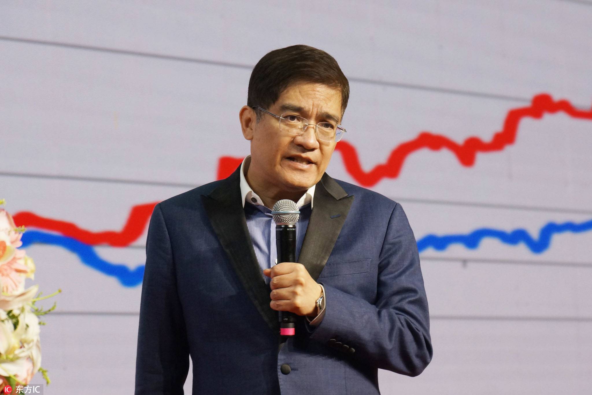 *咸平郎**教授：*养包**空姐3年，追回2套购房款，还差点送出900万债务