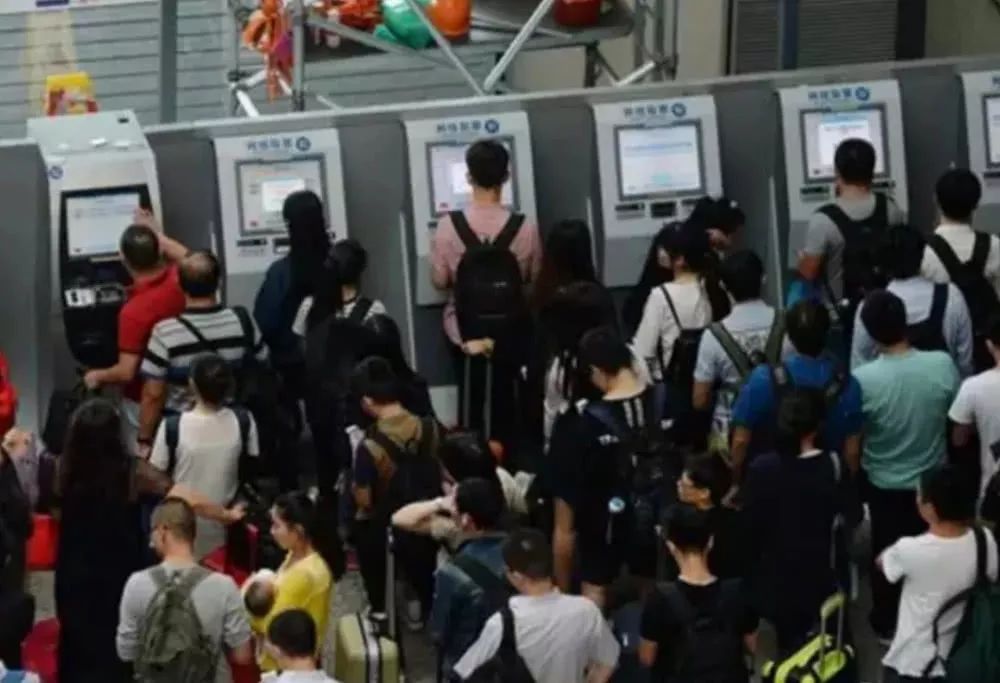 男子在宜家脱鞋试睡,宜家蹭睡为什么不能驱赶