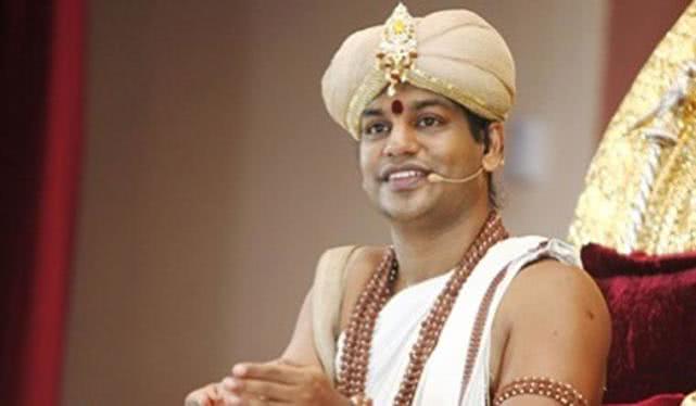 印度被通缉“上师”官宣创建宇宙国，曾经被告非礼，如今下落不明