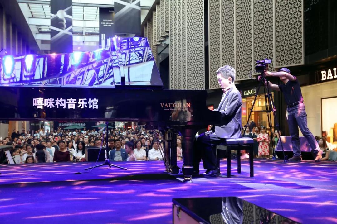 “碧罗珠宝之夜”沈文裕钢琴独奏音乐会完美举行