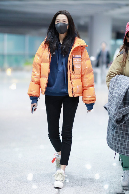 关晓彤穿过休闲鞋子,关晓彤穿白色鞋