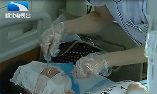 女子敷面膜把儿子吓一跳,敷面膜毁容后的样子