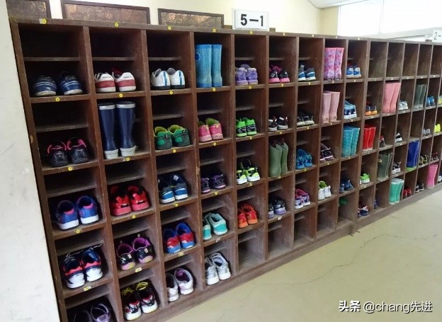 日本的奇特的“脱鞋文化”，让脚气患者很纠结，这鞋脱还是不脱？