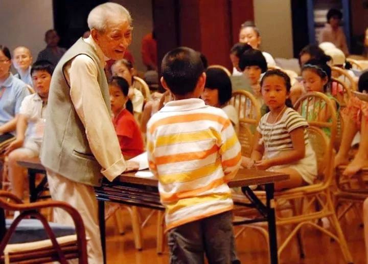 南怀瑾怎么对待诋毁自己的人,南怀瑾谈欺负你的人