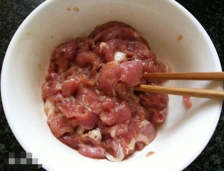 煮面条水开后冷水下锅还是热水,煮面条水开了煮几分钟