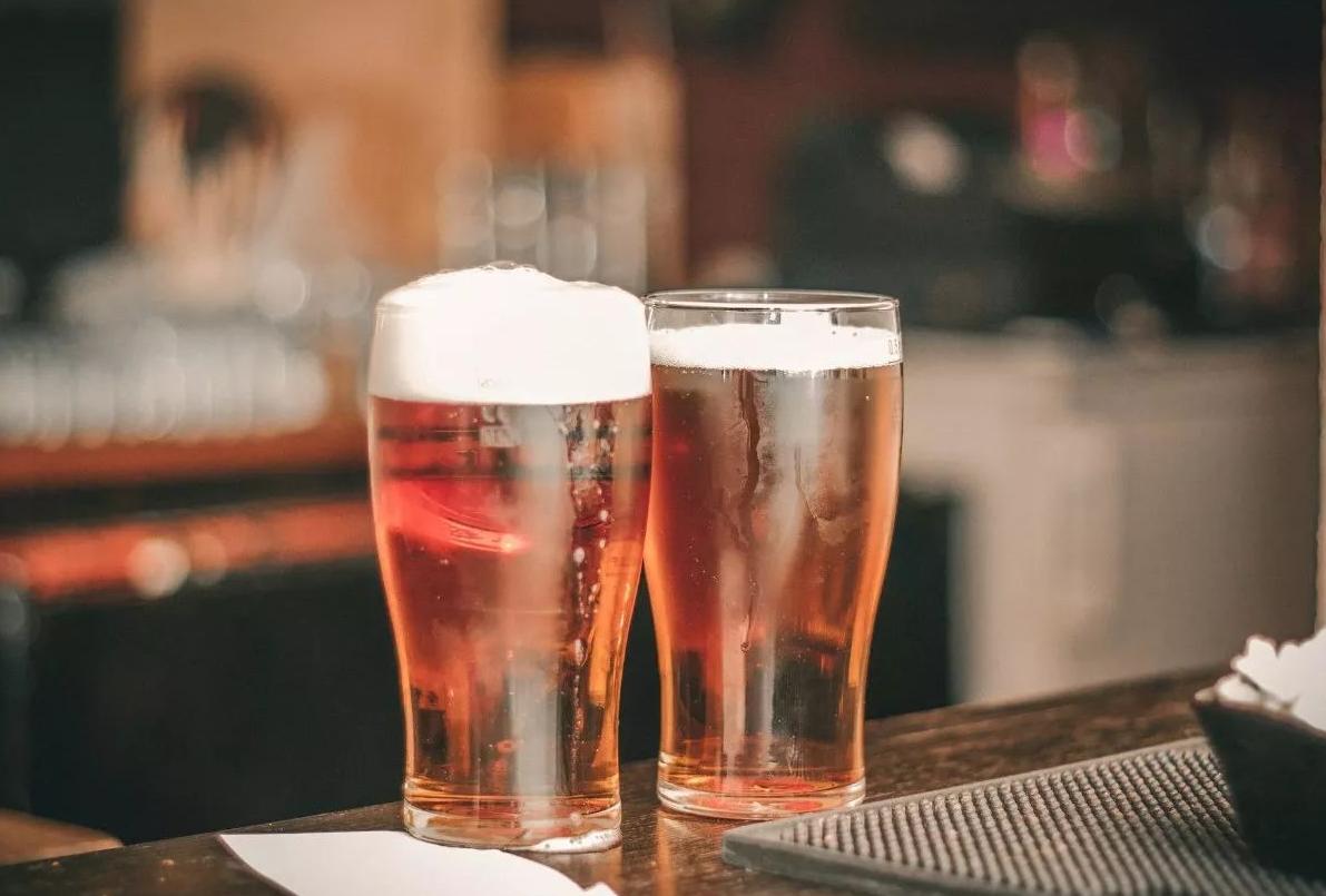 严重喝醉酒教你一招立马解酒,酒混着喝