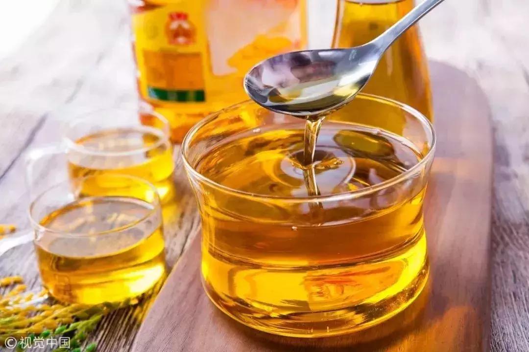食用油过期了怎么处理不浪费,过期食用油可以干什么怎么利用