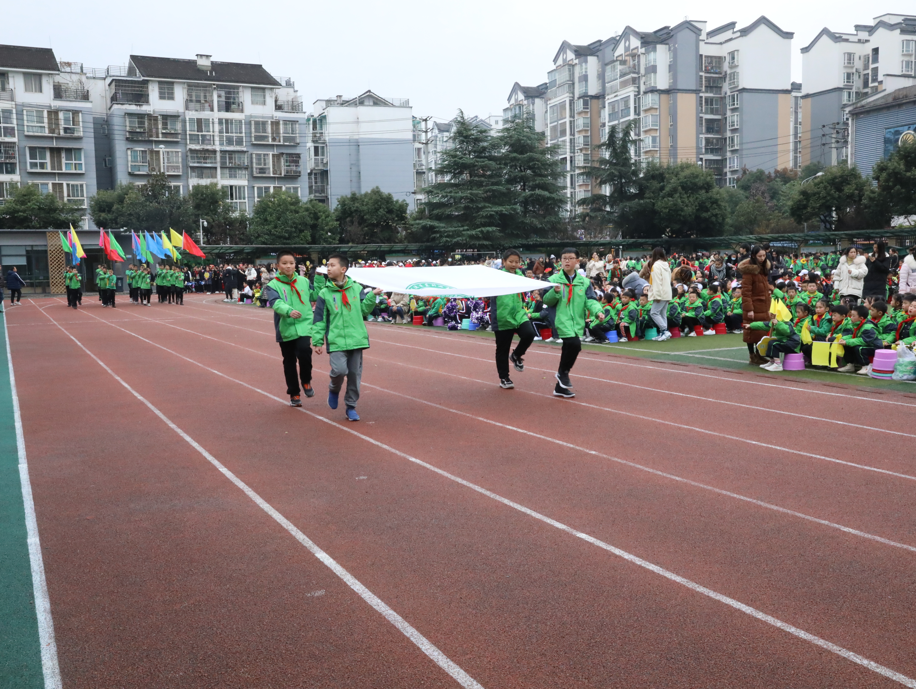强队伍促质量塑荣光丨记双流区迎春小学开展校内拓展培训活动