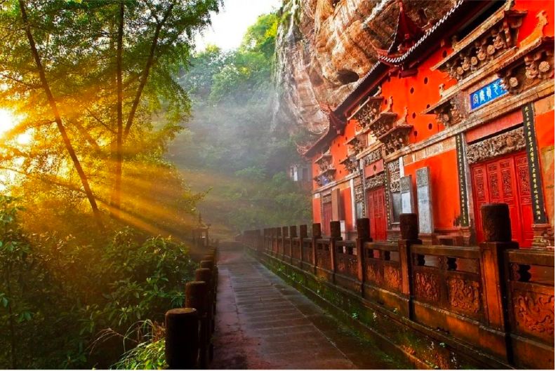 山顶云海自驾游,云海日出露营自驾游攻略