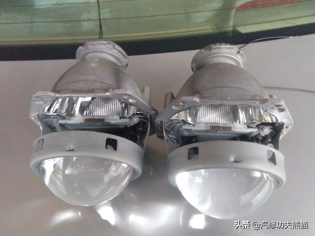 别克凯越换车灯灯泡,别克凯越换车灯