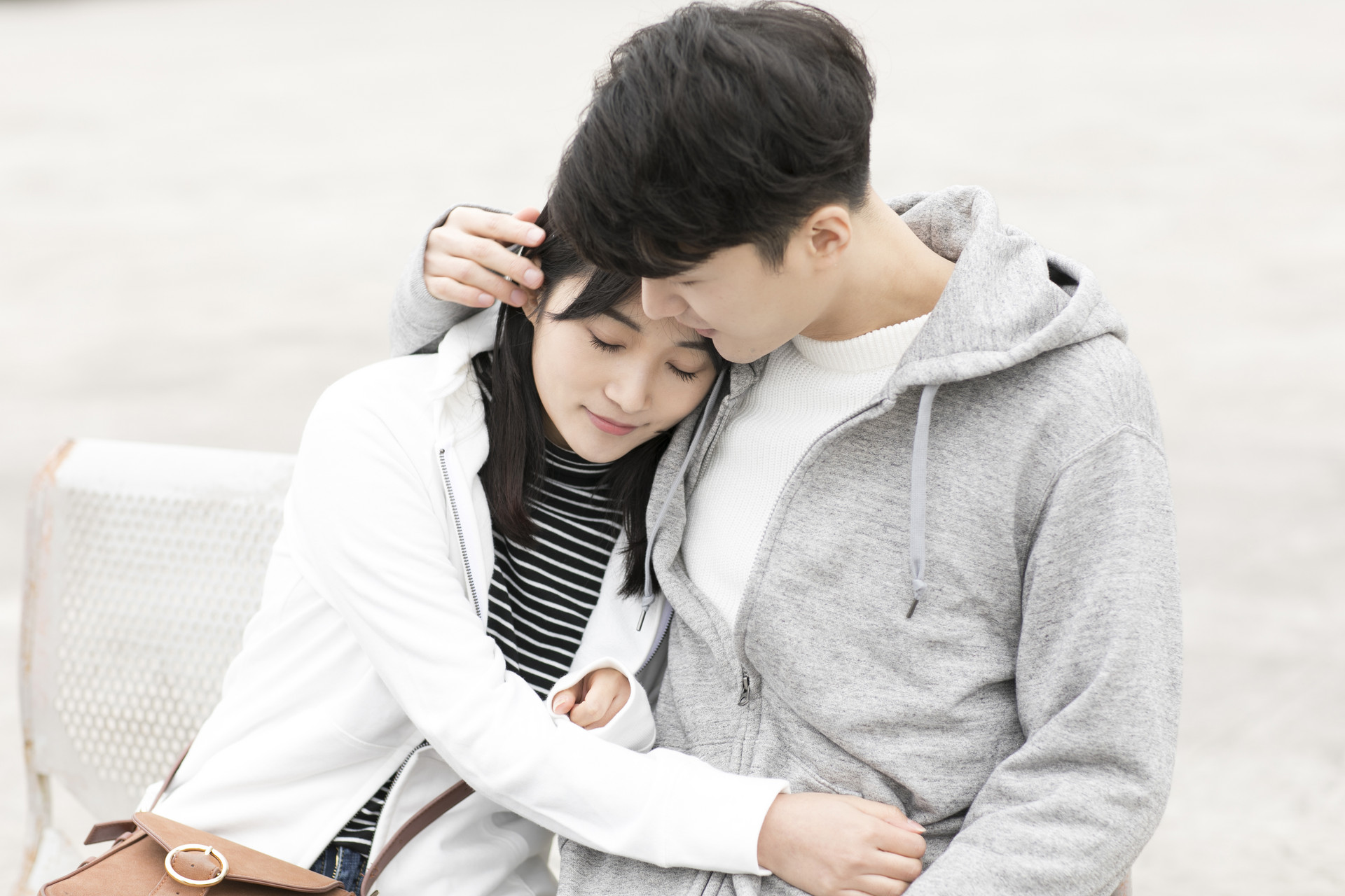 没有理女朋友女朋友生气了怎么哄,打牌没回女朋友信息生气了怎么哄