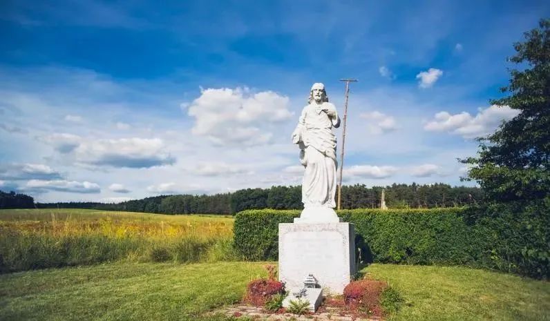 一块墓碑的启示,一块墓碑的启示深度好文