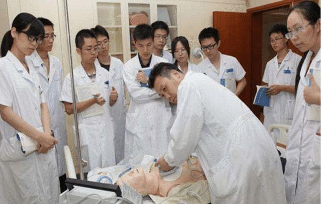 浙江中医药大学口腔医学就业前景,想报临床医学和口腔医学可选专业