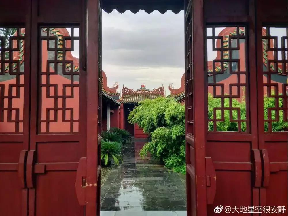 成都坐动车直达这片原始秘境！深幽峡谷、云海奇观、罕见古村…带你逃离夏天！