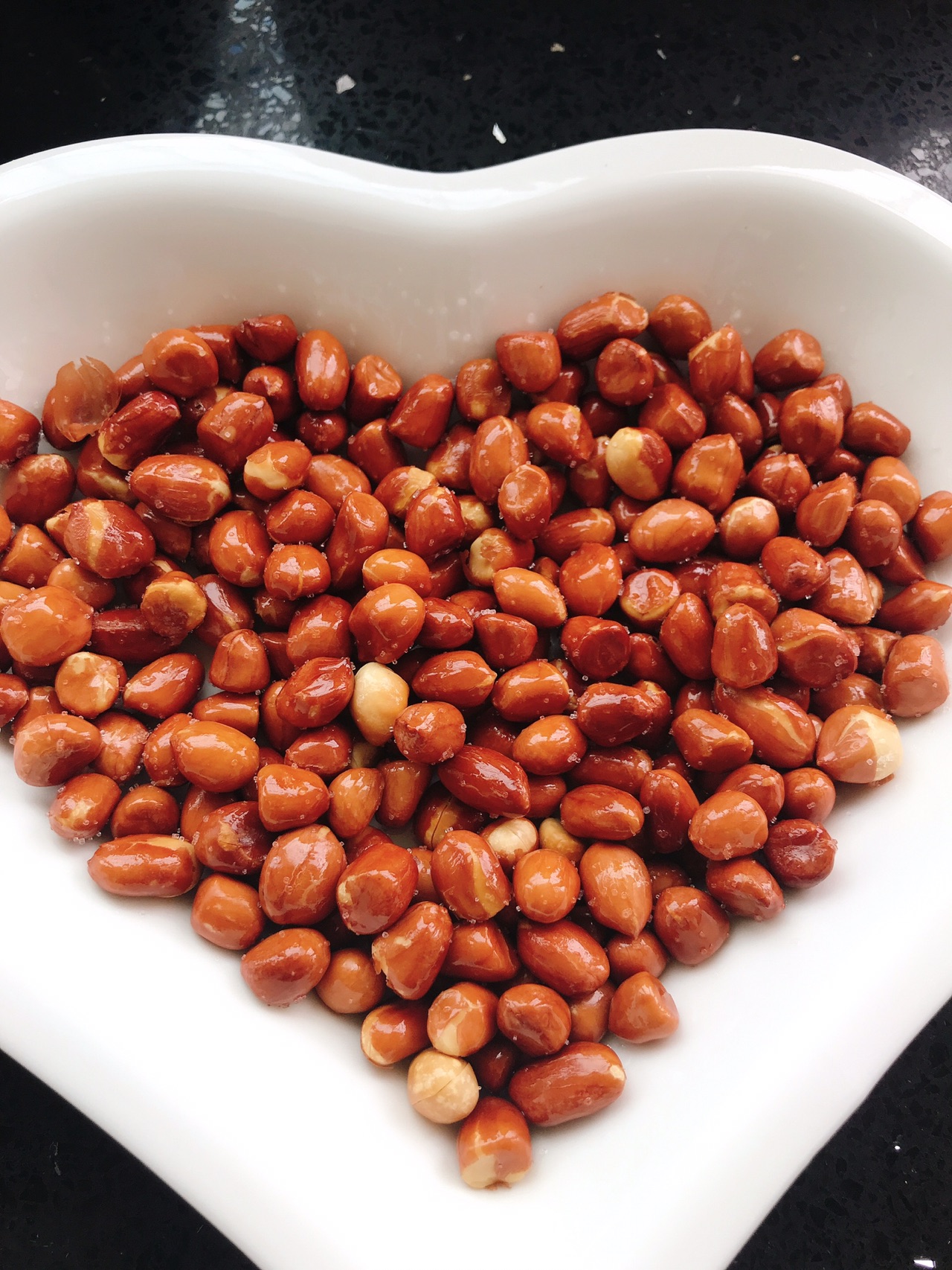 炒完的花生米凉了还是软,炒的花生米返潮了放冰箱里可以吗