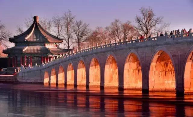 中国园林的诗情画意之美,虽由人作宛自天开的造园理念