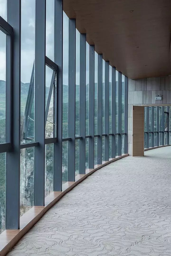 孤独的建筑物,孤独的建筑金湾