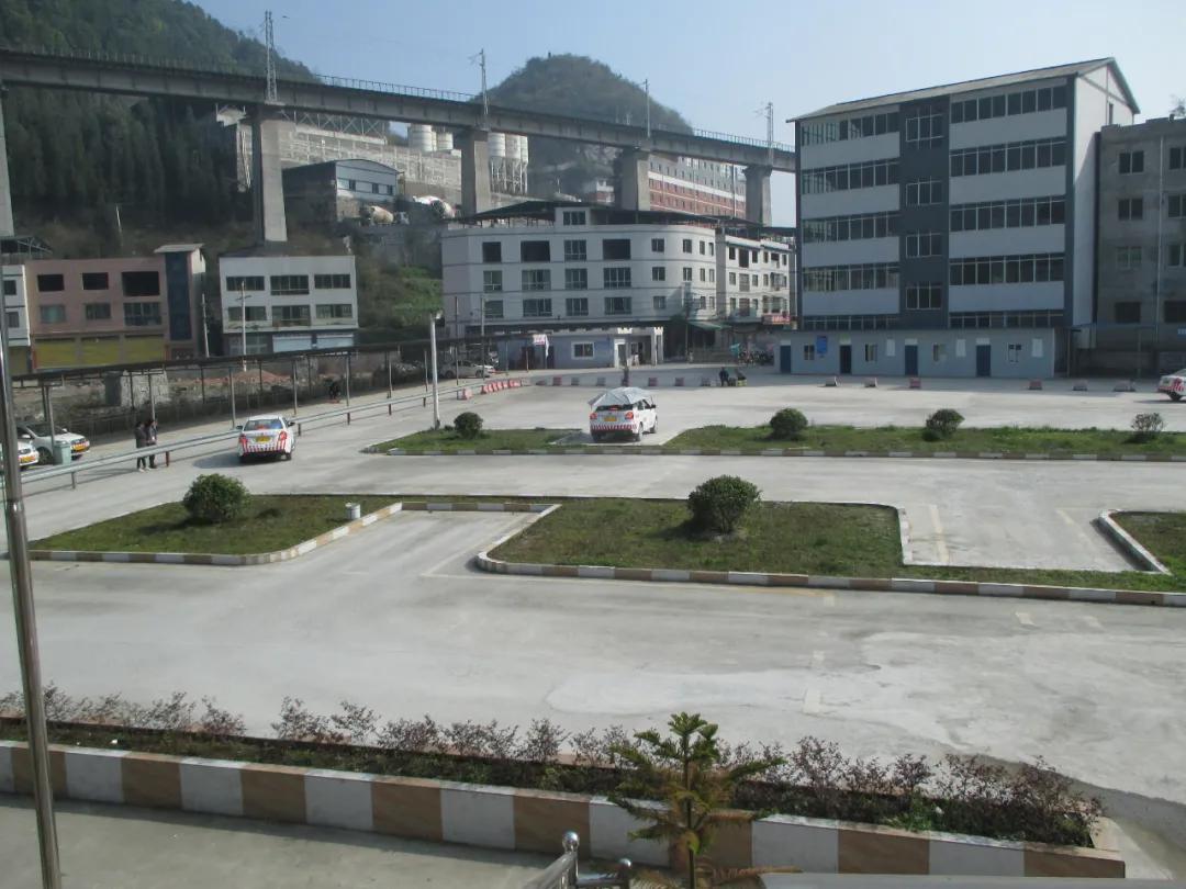 考个驾照，来一场说走就走的旅行吧