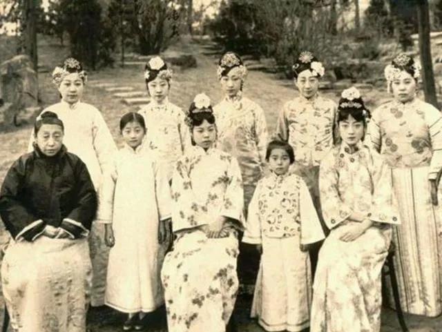 清朝灭亡后的格格去哪了,清朝最后一个格格被送日本