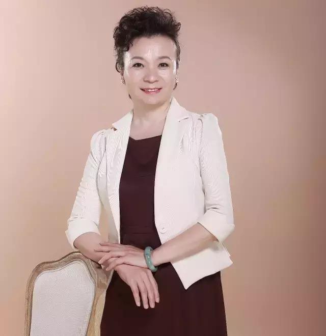 宝妈孕期指导,老师教孕妇锻炼身体的视频