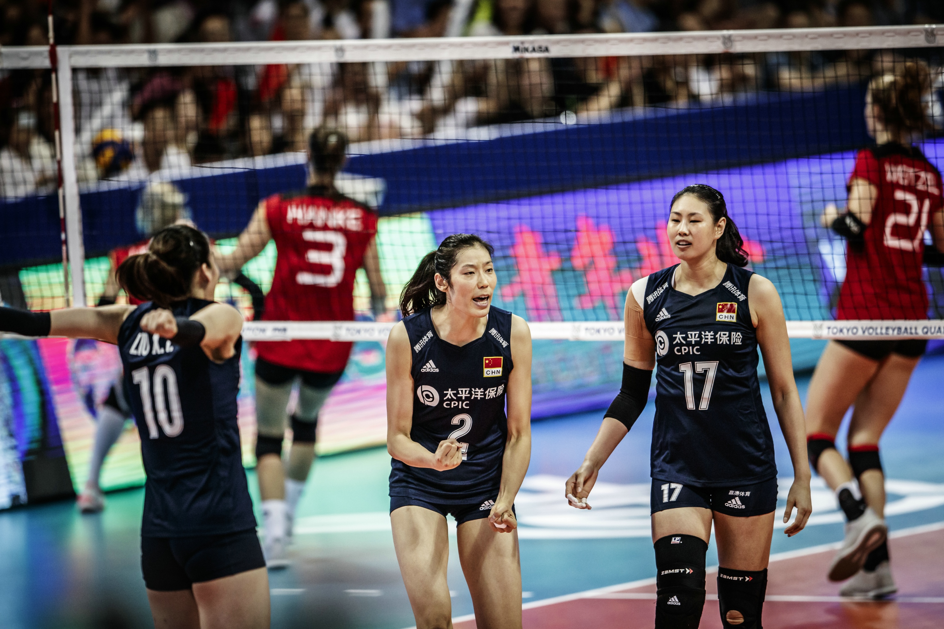 排球专业比赛都戴什么护具,排球队员戴的什么品牌的护具