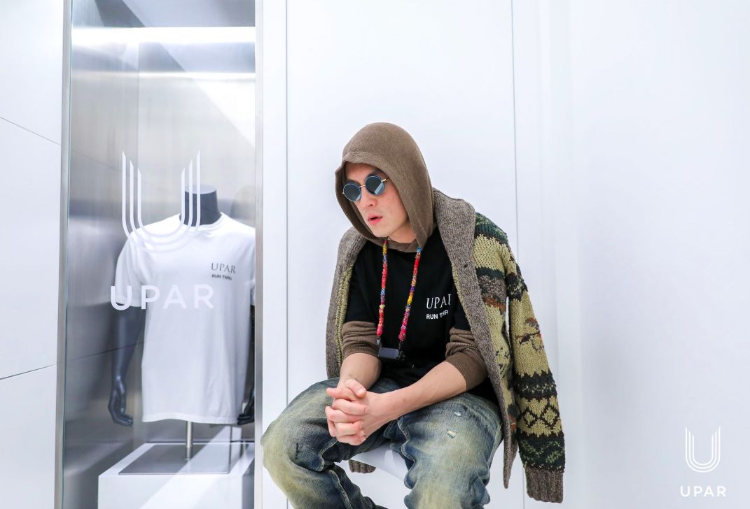 “Valentino红”降临东京，冠希哥说最近的生活“888”