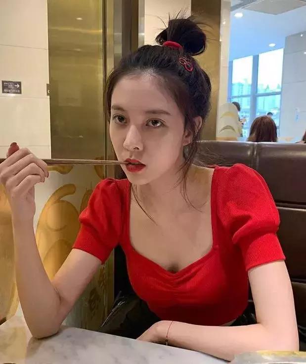 比欧阳娜娜好看的衣服,95后小花欧阳娜娜