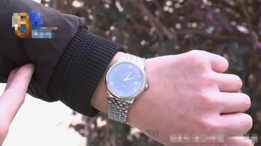 欧米茄手表表面起雾是怎么回事,男子买七万的表却不让带走