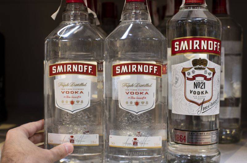 库存酒精怎么办？百威啤酒开始制造消毒液，而撞名“新冠”的这款啤酒更惨…