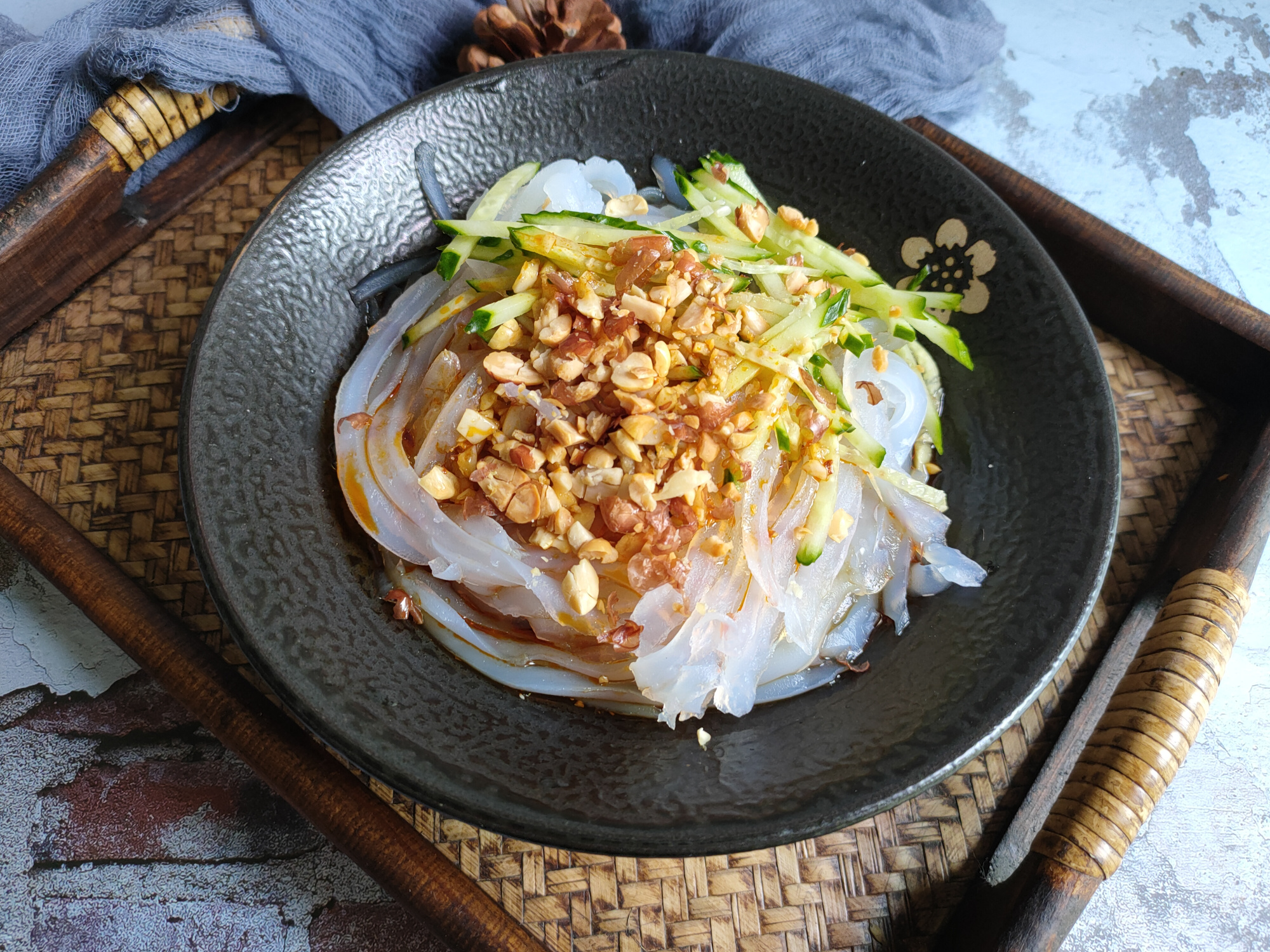 做凉粉水和淀粉比例应多少,用淀粉做凉粉的比例