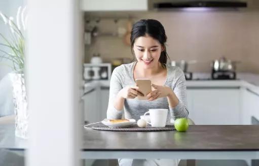 你有没有刷手机刷到眼干头痛？这味超简单的养生粥对眼睛好