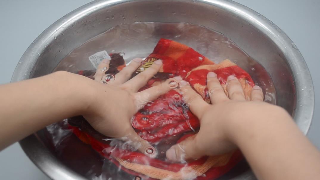 洗毛巾的小窍门去除毛巾的异味,毛巾用脏了怎样洗才能洗干净