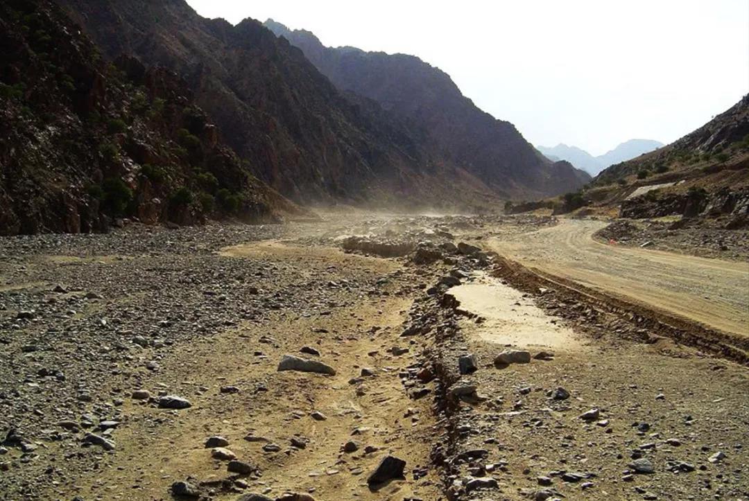 探秘阴山山脉,阴山山脉详细穿越路线
