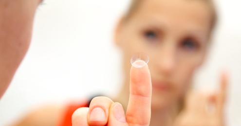 用眼过度冰敷还是热敷眼睛,冰敷眼睛和热敷眼睛有什么好处