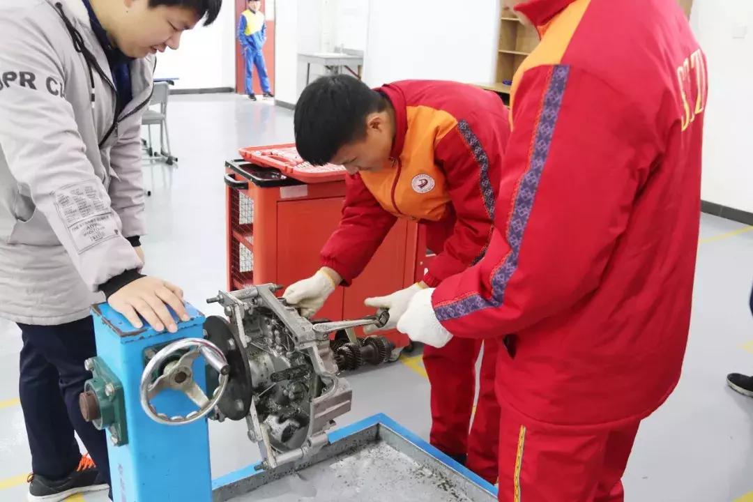 厉害了我们的新时代内容简介,松桃中等职业学校