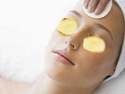 脸上有坑坑洼洼的痘印怎么消除,脸上坑坑洼洼女生