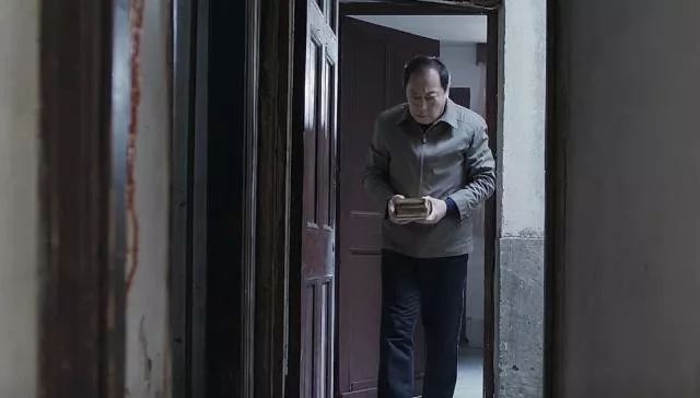 父母和子女计较金钱,父母该如何和孩子谈钱