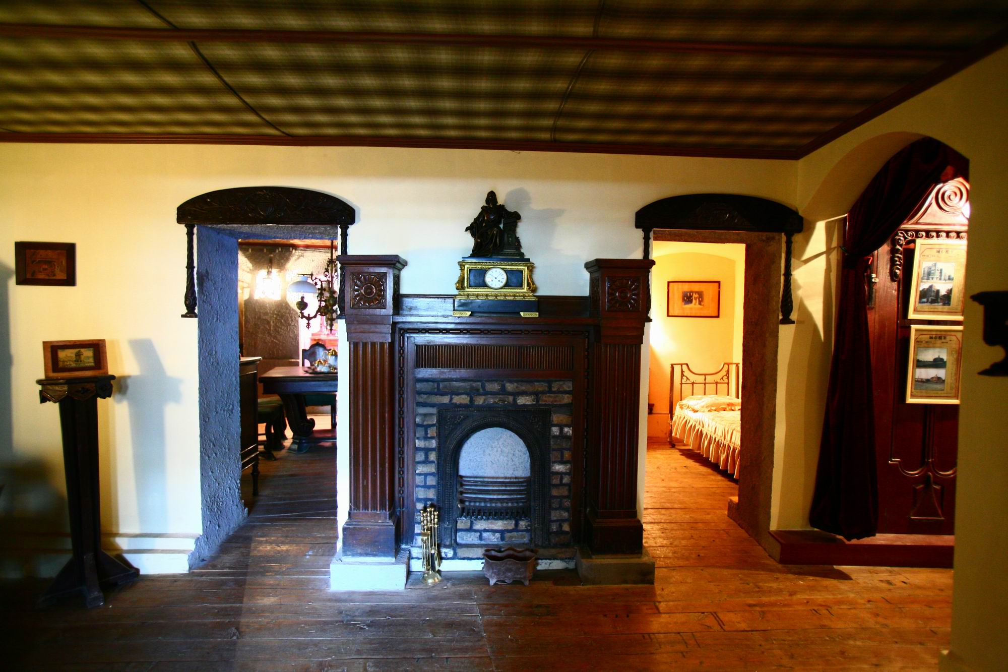 五大道其实有二十多条路，百年前富人区，五六百户都是顶级豪门