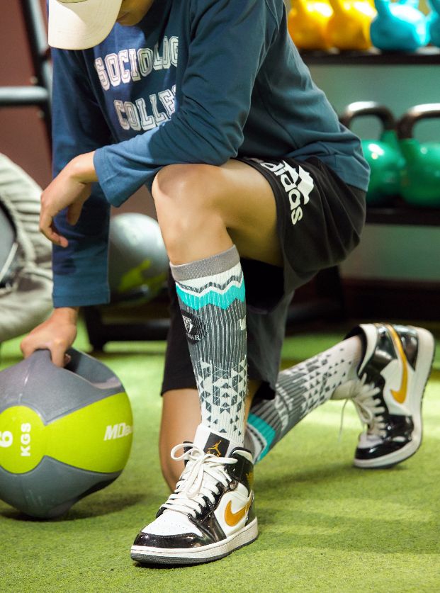 买什么样的足球袜耐穿,足球袜与训练袜的区别