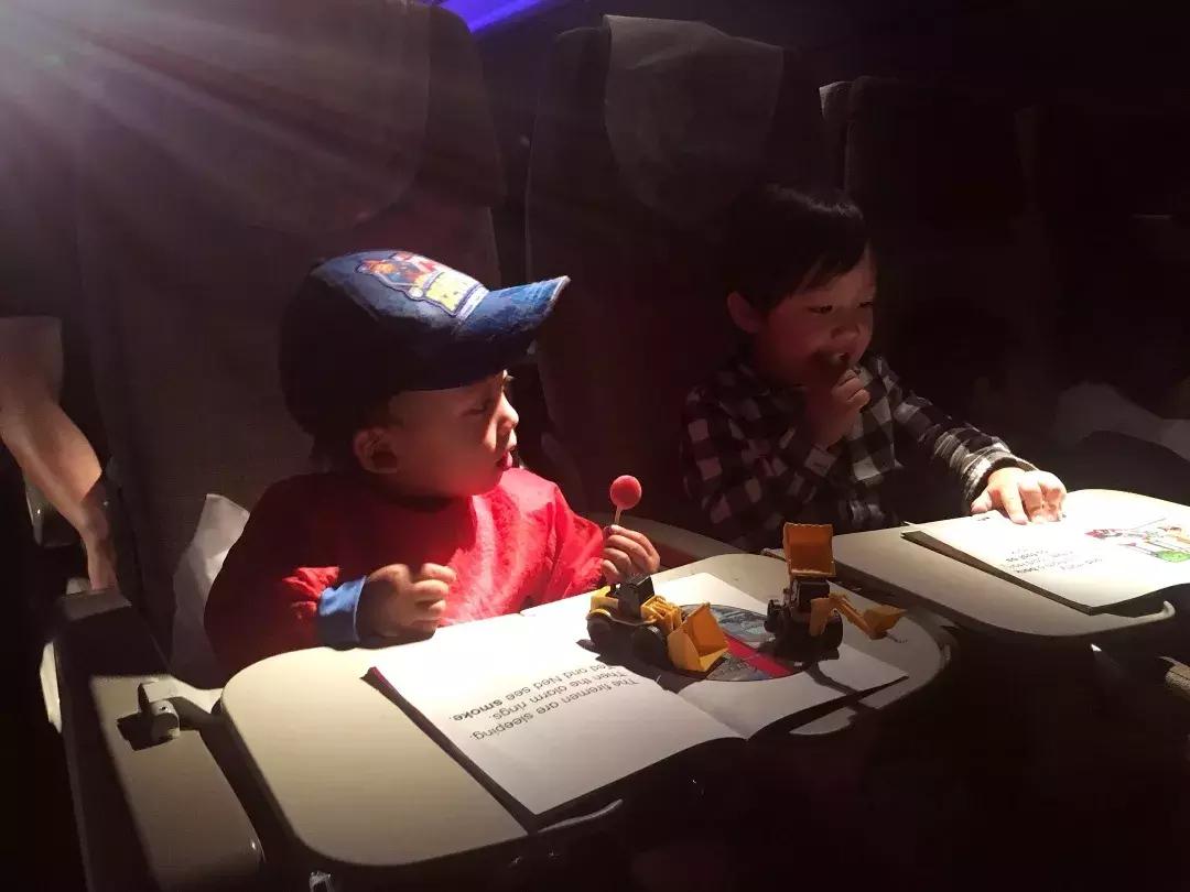 带娃长途飞行攻略,假期带娃体验一次飞行的感觉