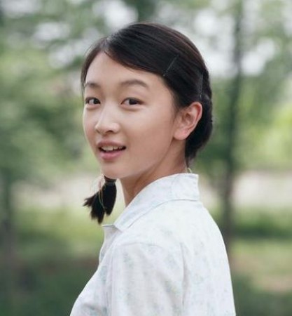 周冬雨小个子怎么穿,周冬雨的穿衣最适合矮个子参考