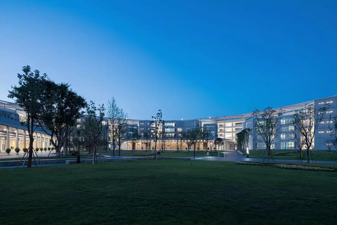 重庆两江中学喜报,重庆南开两江中学什么时候修建的