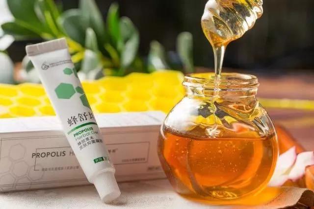 超临界蜂胶与普通蜂胶有几大优点,纯天然蜂胶的作用与功效