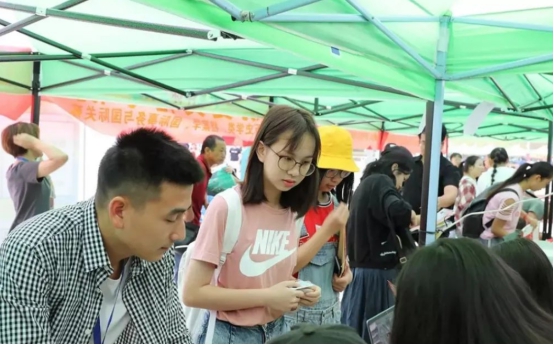 学生到外地读书要暂住证吗,学生到外地上学需要开什么证明吗