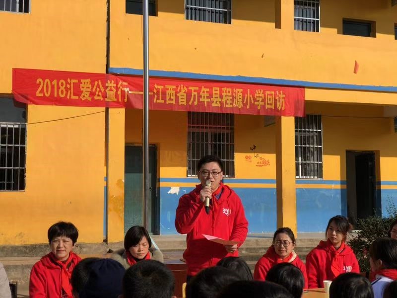 用爱浇灌花朵用心呵护成长,用爱浇灌你成长