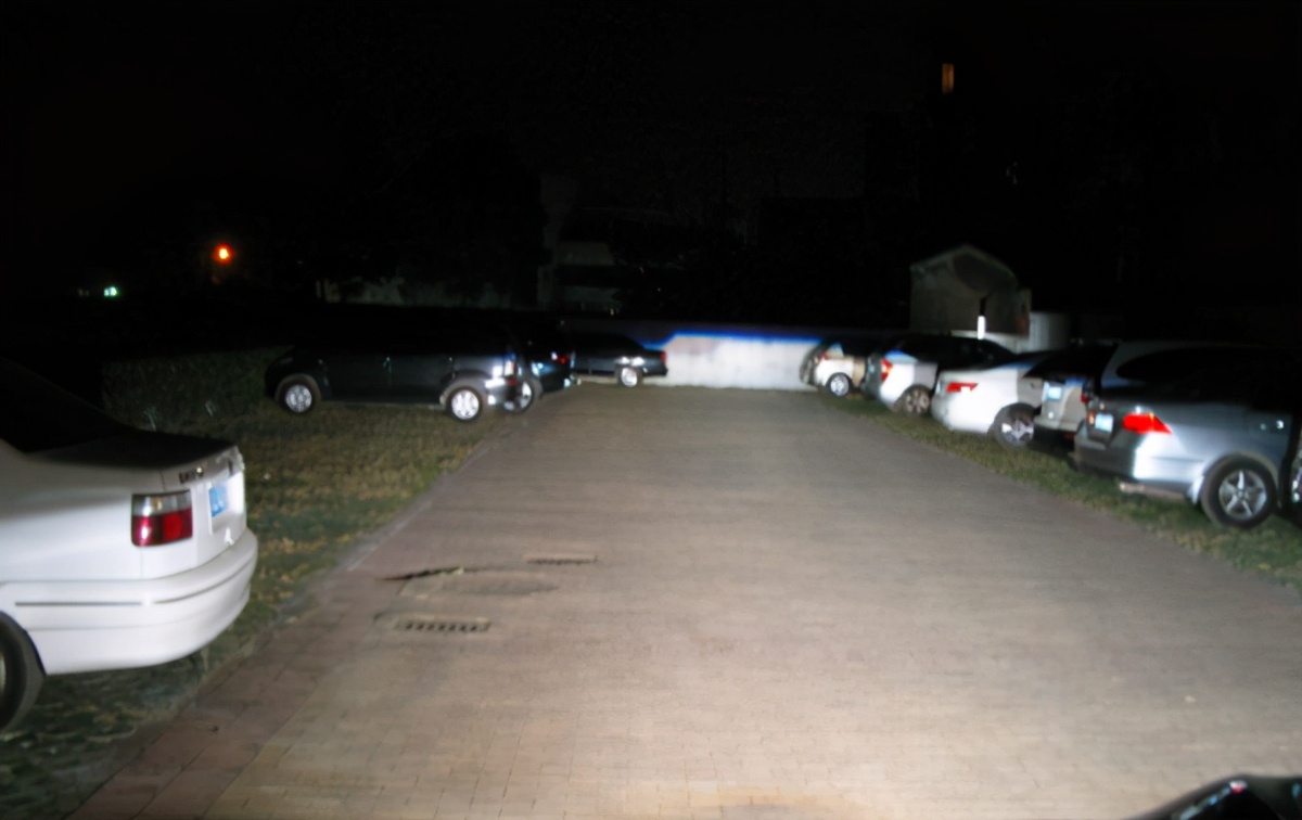 倒车灯光太暗看不清怎么办,夜晚倒车关注事项