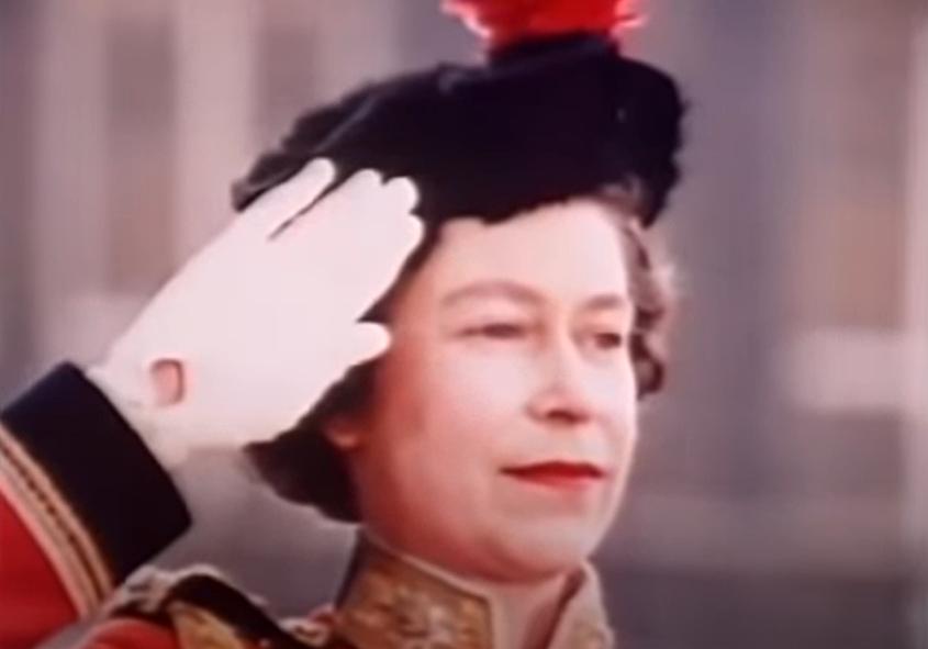 英女王下令封杀50年！王室私生活*片禁**遭泄露，百万人在线吃瓜