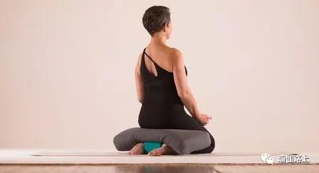 o型腿适合的瑜伽体式,o型腿练瑜伽有用吗