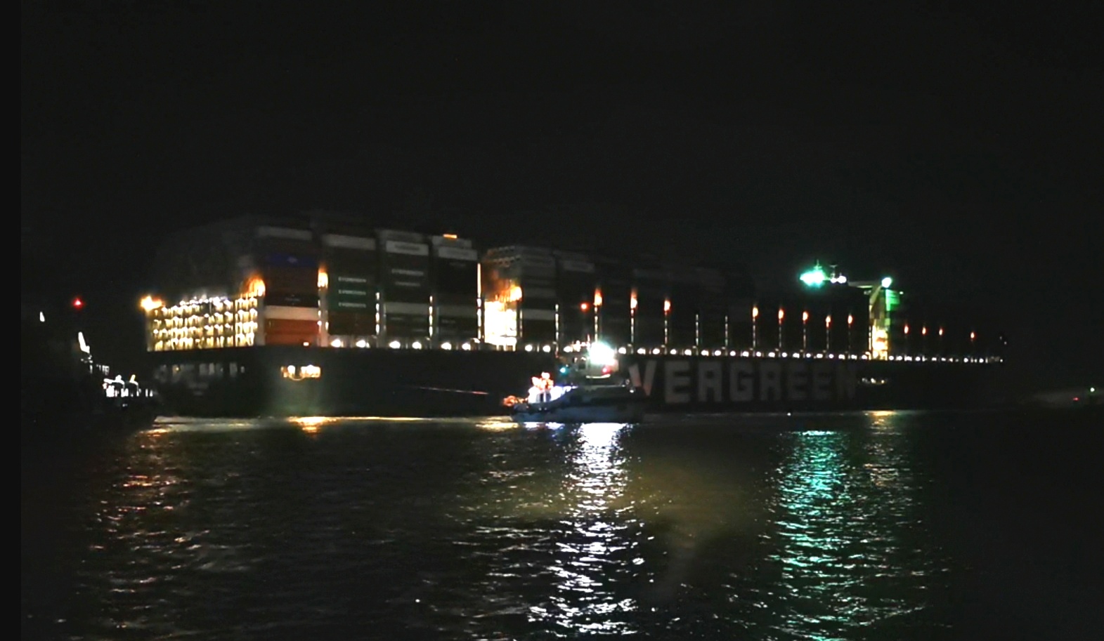 苏伊士运河堵船最新,苏伊士运河堵船真实视频